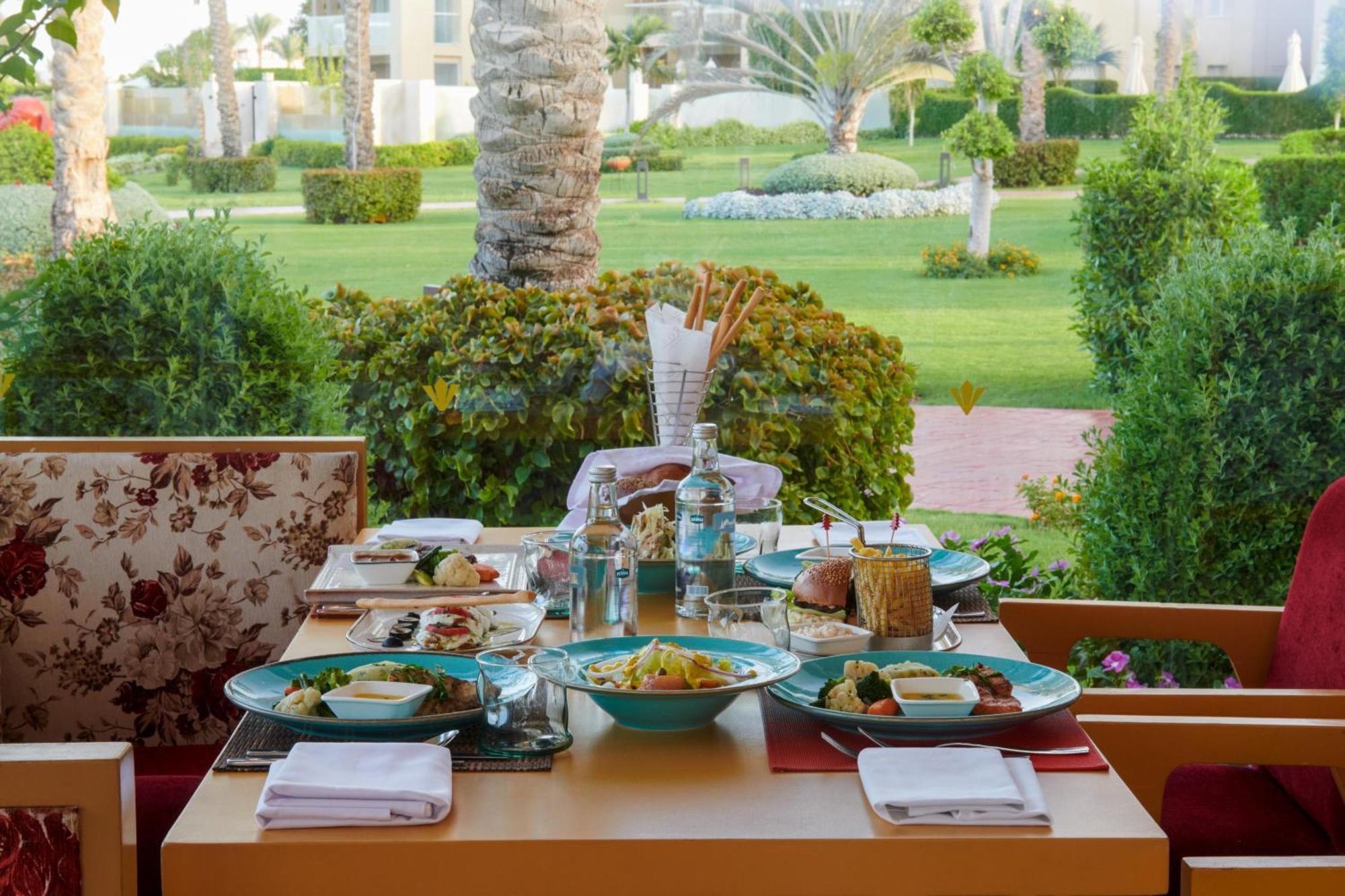 Rixos Premium Seagate Hotell Sharm el-Sheikh Exteriör bild A table set for breakfast